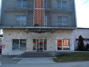 Poslovni prostor - 10 m2 - Lukavac Hotel