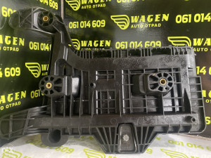 Nosac akumulatora Volkswagen Golf 6 (fotografija 3)