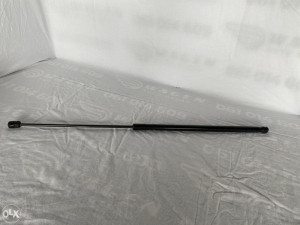 Amortizer prednje haube Volkswagen Golf 5 (fotografija 3)