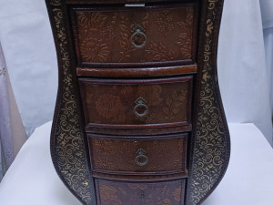 Polica drvena dekorativna 43x30cm (širina) x 61cm(visin