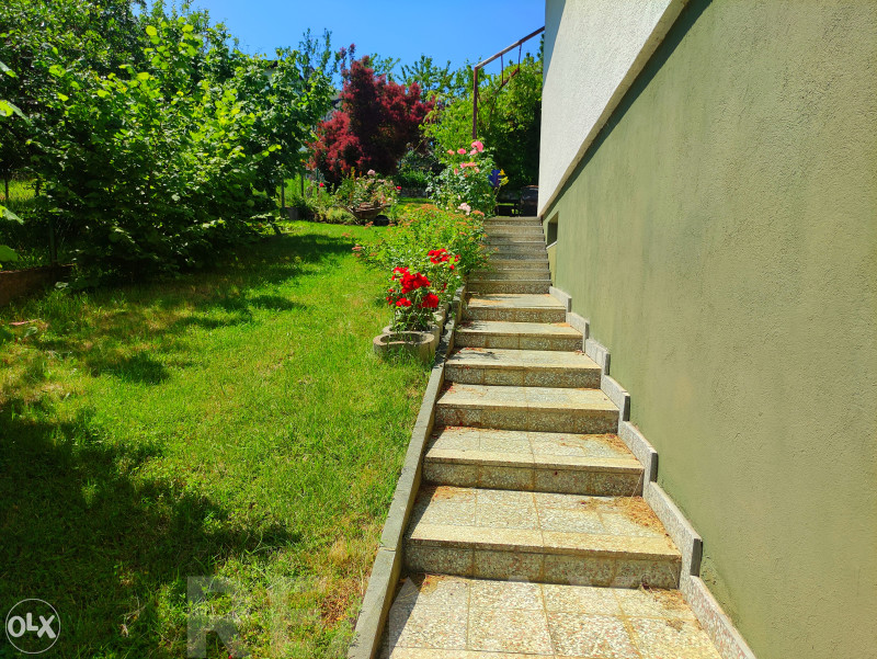 Odlična kuća 250m2 i plac 770m2,SLATINA(CENTAR) 7