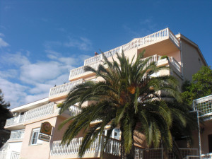 Selling in the center of Neum, Villa 20m from the sea, first row.