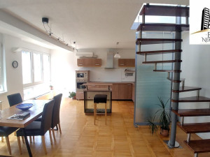 Marijin Dvor, veci trosoban stan sa krovnom terasom!