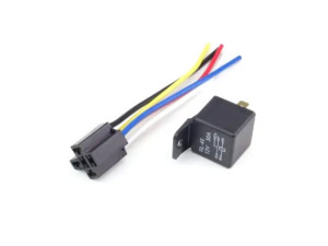 Auto relej 12V 30A 5 pinova sa kucistem AMIO 031118