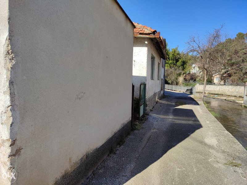 Kuća sa poslovnim prostorom u naselju Balinovcu 3