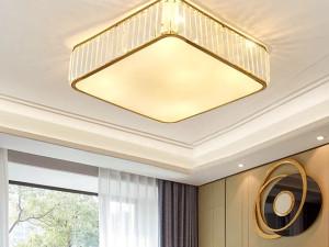 Plafonska lampa zlatna