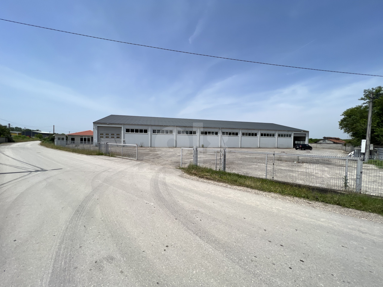 Hala skladiste poslovni prostor hala 2300m2 Ledenice Gradacac