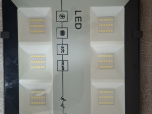LED REFLEKTOR SA SENZOROM 1500W I NOSACEM DOSTA JAK REFLEKTOR
