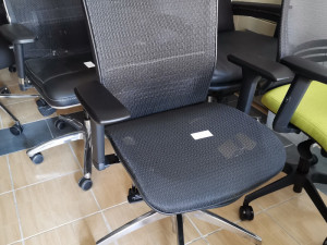 M295 KANCELARIJSKA STOLICA