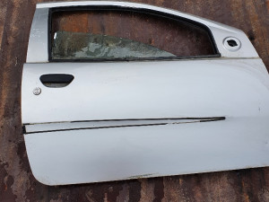Fiat punto 2,2003god,prednja desna vrata