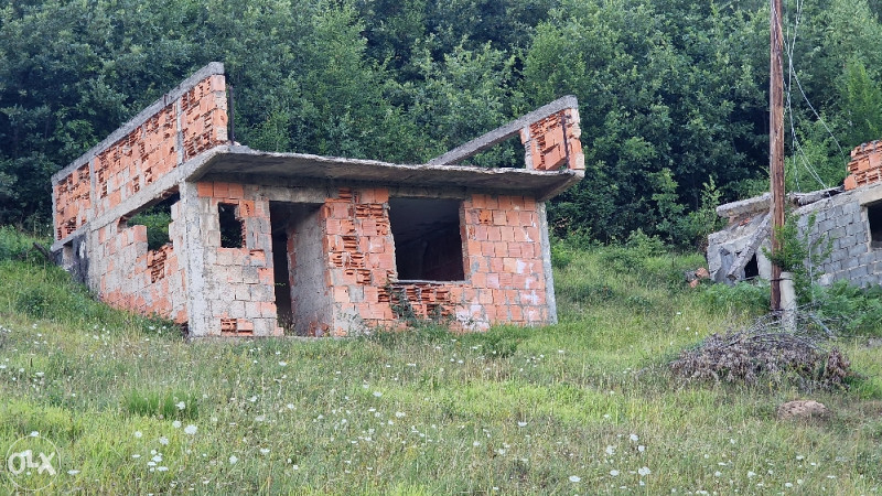 Zemljište 2200m2 Pale Rakovac sa 2 vikend kuće 2