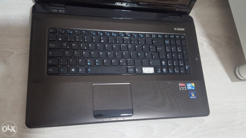 Laptop ASUS i3 Neispravan