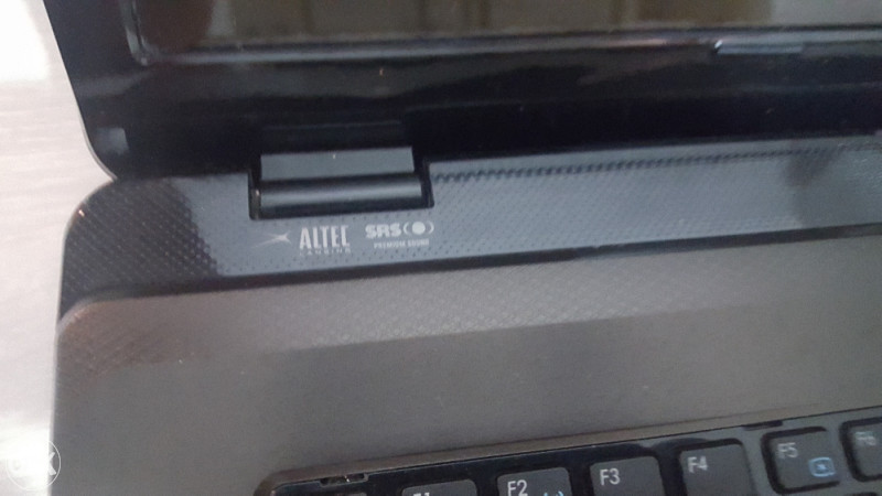 Laptop ASUS i3 Neispravan