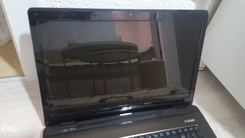 Laptop ASUS i3 Neispravan