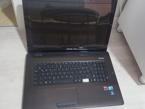 Laptop ASUS i3 Neispravan