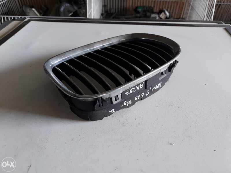 Gril maska desna BMW 5 E 39 01g AA 257