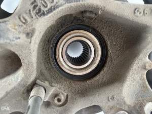 Glavčina ležaj zadnji BMW E90 (fotografija 3)