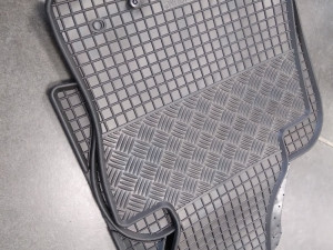 PATOSNICE PODMETAČI GUMENI VW CADDY 05- TOURAN 03- PUT.