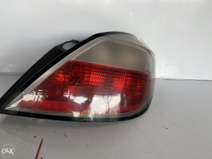 Desna stopa limuzina Opel Astra H 2006 (fotografija 3)