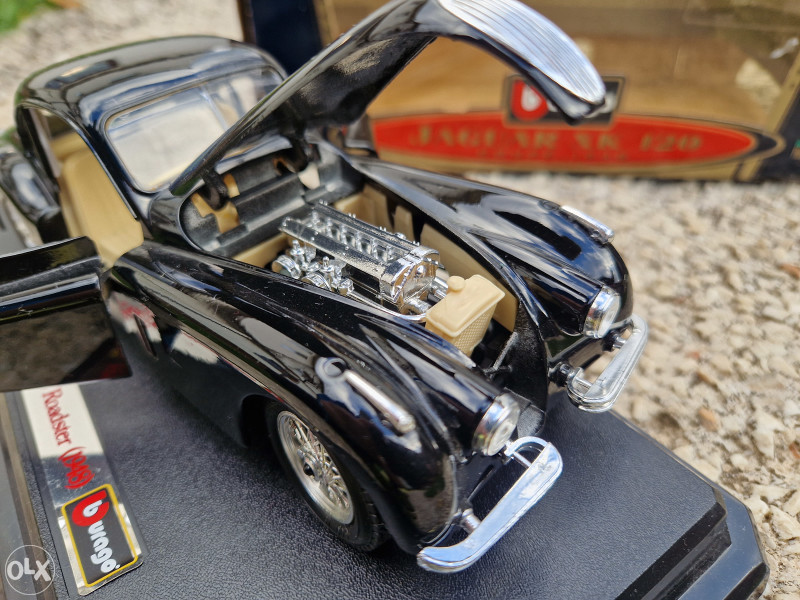 Jaguar Type E 1961 - Miniature 1/18 Burago Cabriolet - Modèle Italien Rétro