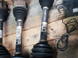 Poluosovina audi a6 4G0407271F djelovi DIJELOVI