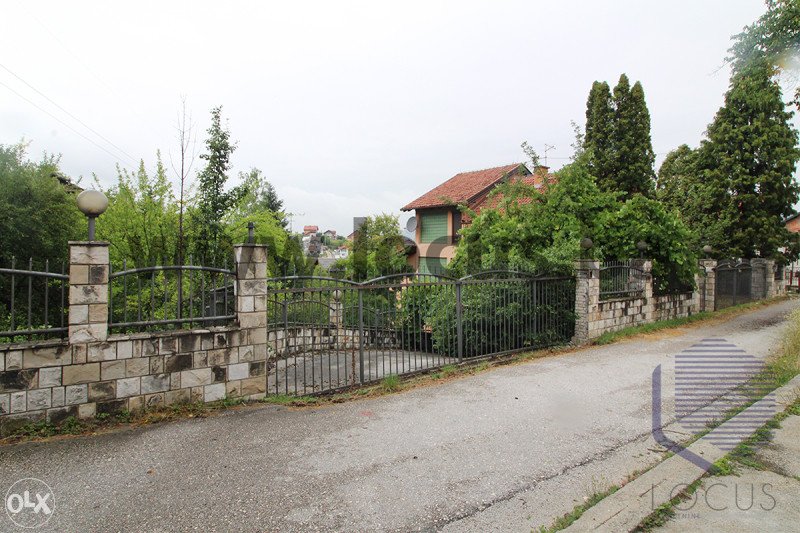 LOCUS: Kvalitetna kuća sa velikim dvorištem, Miševići 9