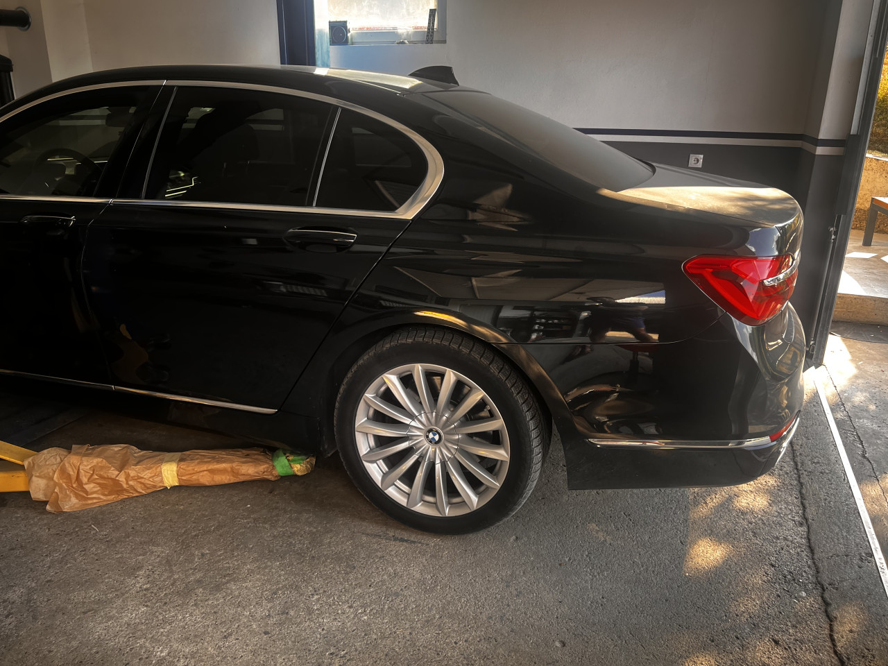 Zracni jastuk amortizer BMW G11 G12 F11 F15 E70 E71