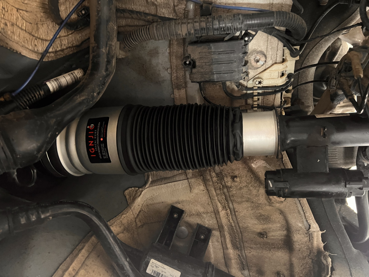 Zracni jastuk amortizer BMW G11 G12 F11 F15 E70 E71