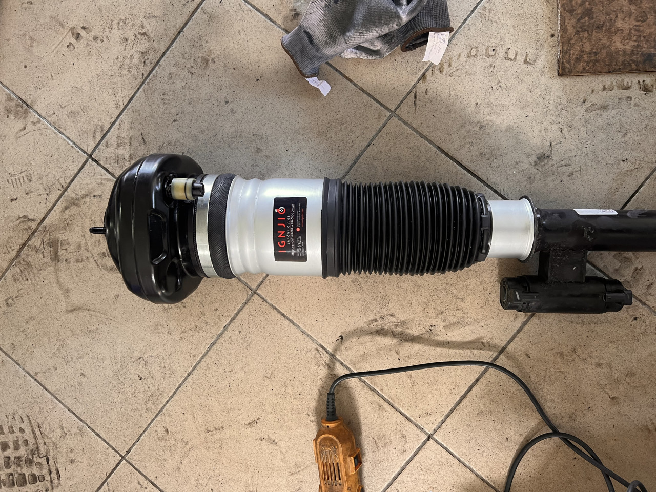 Zracni jastuk amortizer BMW G11 G12 F11 F15 E70 E71