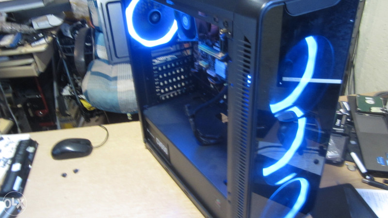i7 4790  / 16 GB / 256 SSD + 1000HDD / rx 570