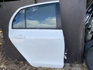 Vrata zadnja desna Toyota Yaris 2008 (fotografija 3)