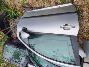 Vrata prednja desna 207