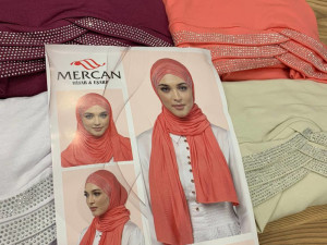 Hidžab praktik sa cirkonima