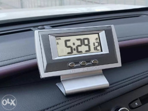 Digitalni kucni sat sa alarmom