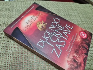 Duge noći i crne zastave / Dejan Stojiljković