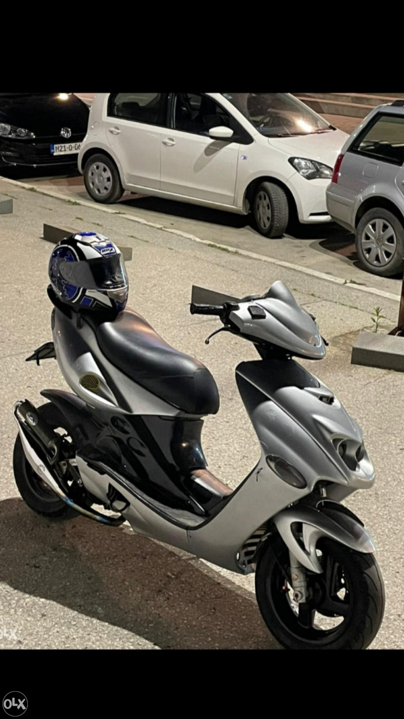 Skuter Malaguti f15 FireFox 70ccm Aerox motor Motocikli