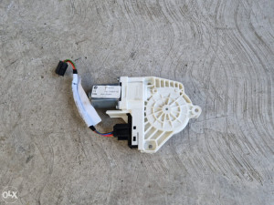 Zadnji desni motoric podizaca stakla 5L0959812 Skoda Ye