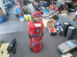 PP APARAT VATROGASNI 2 KG + NOSAČ