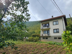 KUCA SA VELIKIM DVORISTEM BLIZU VRELA BOSNE - ILIDZA photo 2