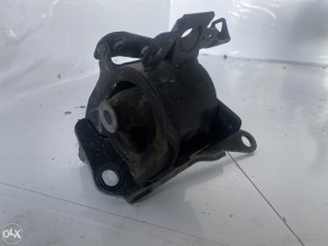 Nosac motora b Toyota Corolla Verso (fotografija 3)