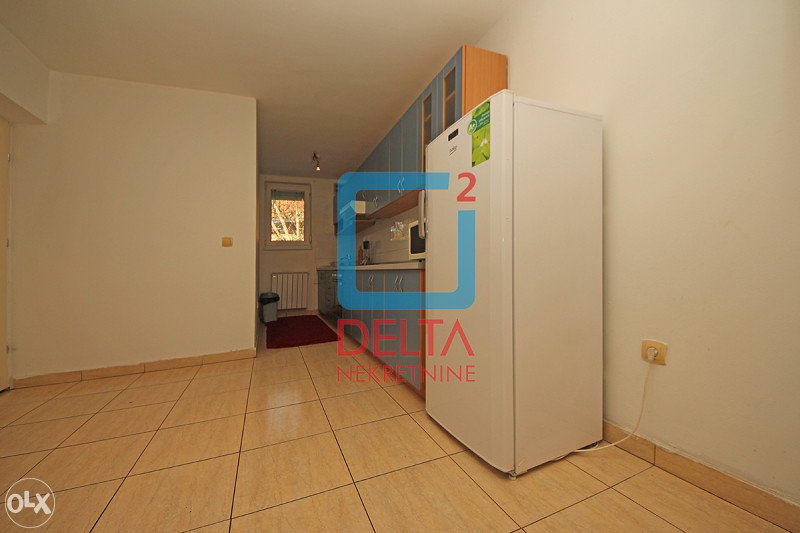 Kuća 160m2 / garaža /bazen/ Lukavica / Istočno Sarajevo 12