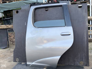 Vrata zadnja lijeva Toyota Yaris 2004 (fotografija 1)