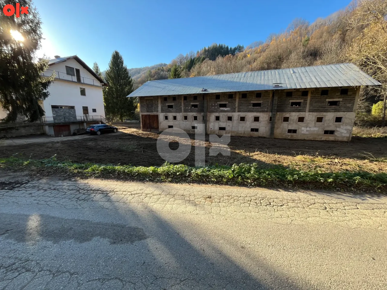 KUČA SA IMANJEM I ŠUMOM