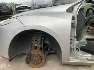 Blatobran desni lijevi Renault Megane 2011 (fotografija 3)