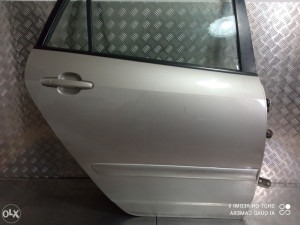 vrata zadnja desna siva toyota corolla verso