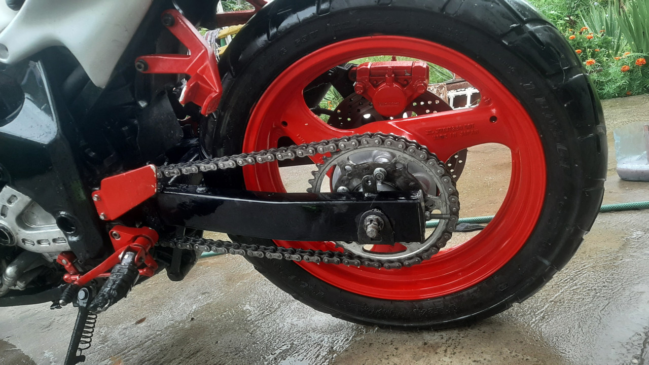 Yamaha fzr felna felga guma 150 70 R17