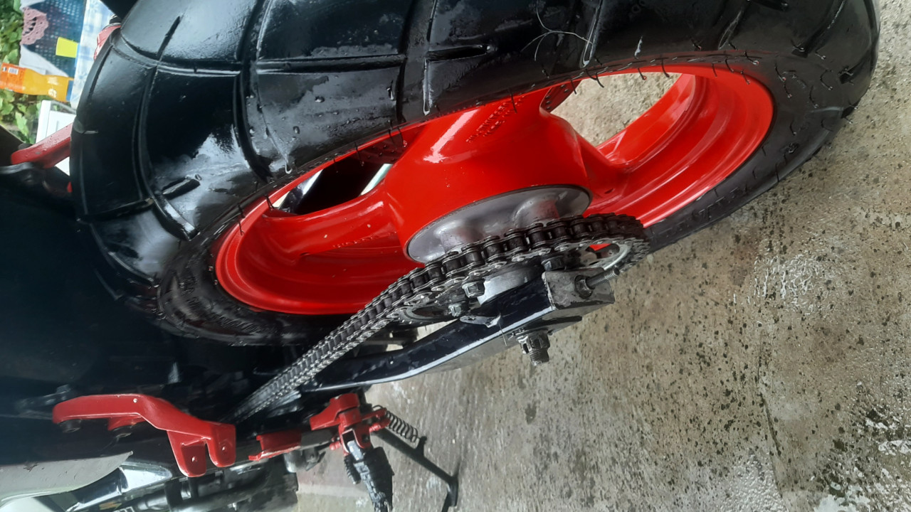 Yamaha fzr felna felga guma 150 70 R17