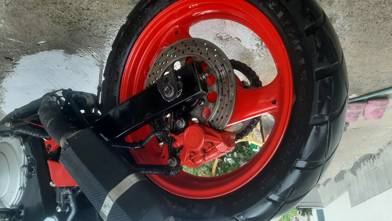 Yamaha fzr felna felga guma 150 70 R17