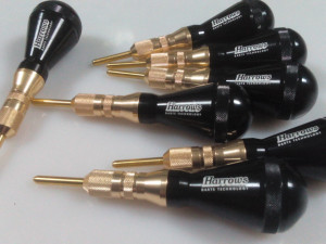 Alat za izbijanje pikado vrhova iz el. aparata