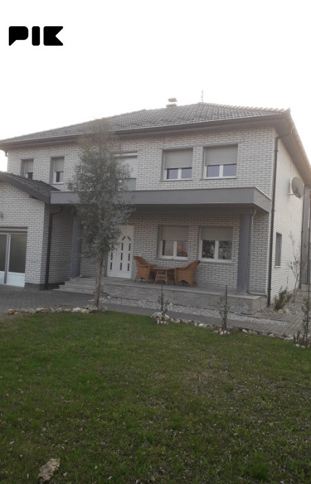 Imanje na prodaju-Odzak ili Hala za iznajmljivanje
